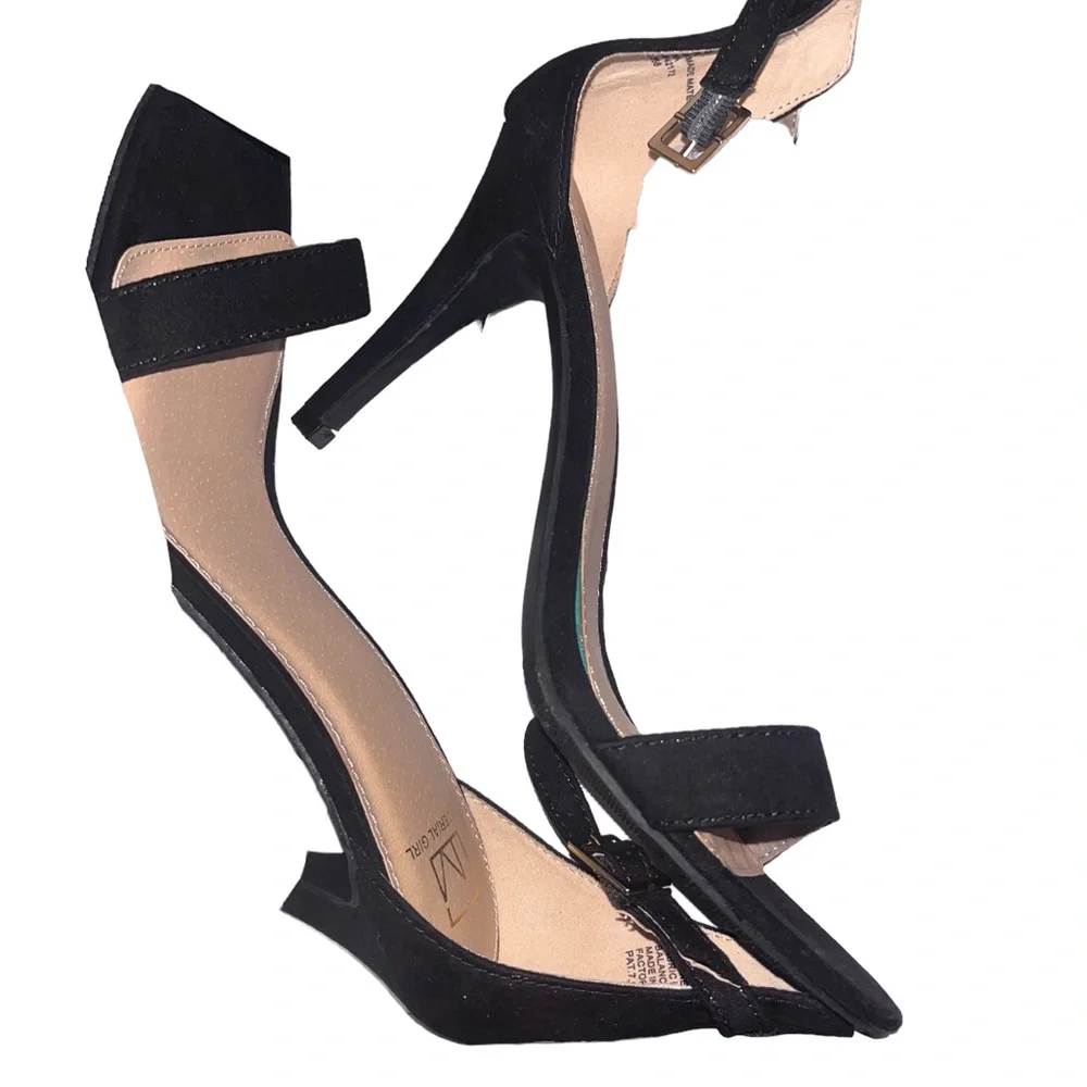 Heels - Picture 3 of 3